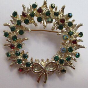 Christmas Wreath Brooch Pin Silver Tone Metal Rhinestones Vintage 1960s